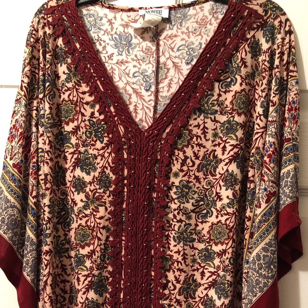 Monroe & Main Burgundy Trimmed Floral Poncho